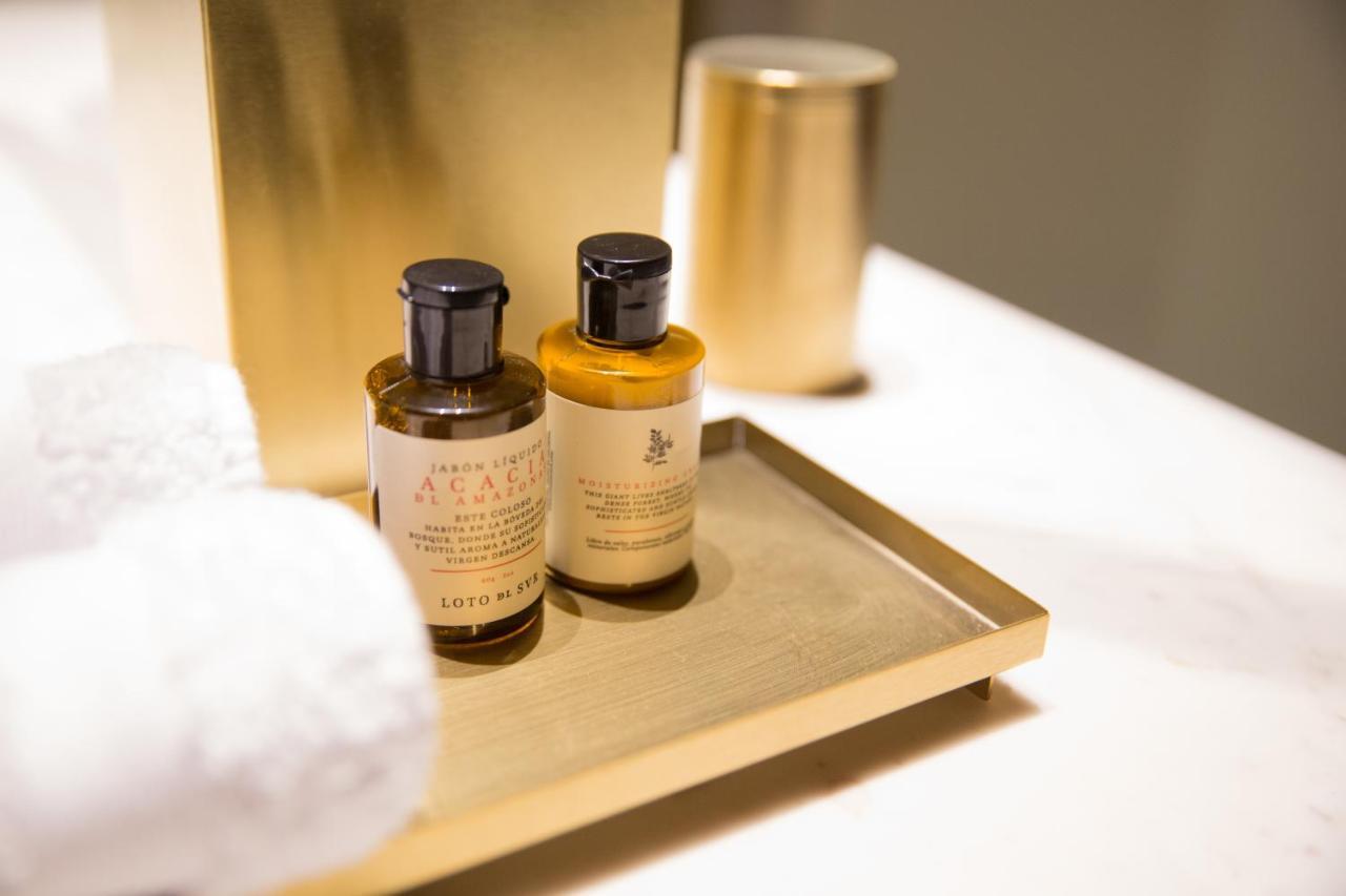 Hotel Boutique Casona Del Colegio Cartagena المظهر الخارجي الصورة A collection of amenities by the brand